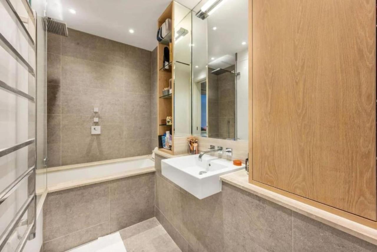 Posh 3 Bedroom Flat With Terrace And Indoor Fireplace In Mayfair, Near Hyde Park London Kültér fotó