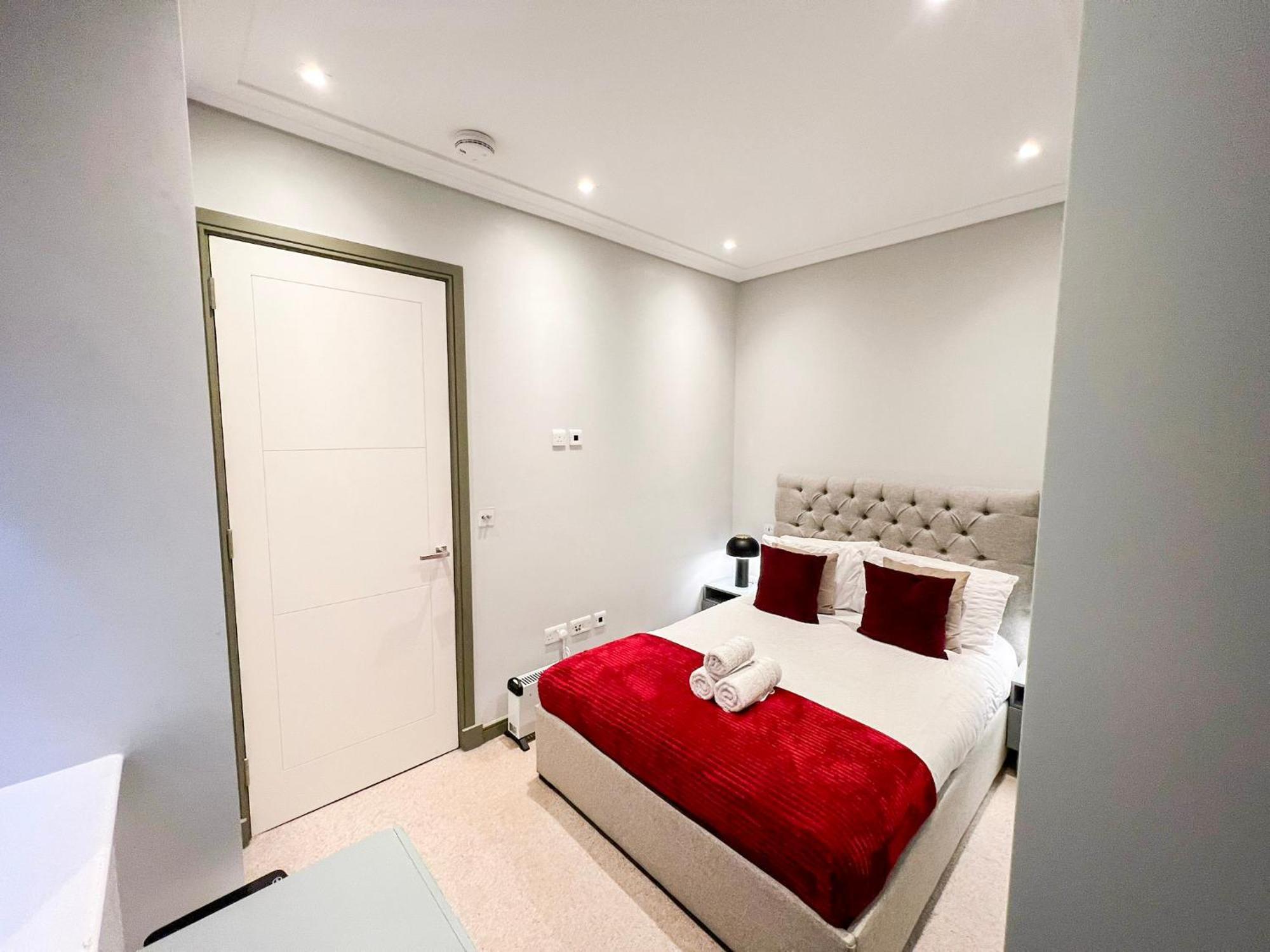 Posh 3 Bedroom Flat With Terrace And Indoor Fireplace In Mayfair, Near Hyde Park London Kültér fotó
