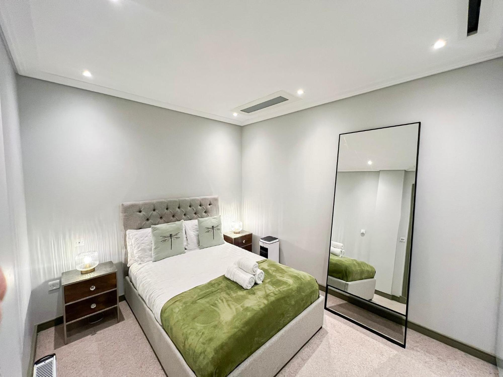 Posh 3 Bedroom Flat With Terrace And Indoor Fireplace In Mayfair, Near Hyde Park London Kültér fotó