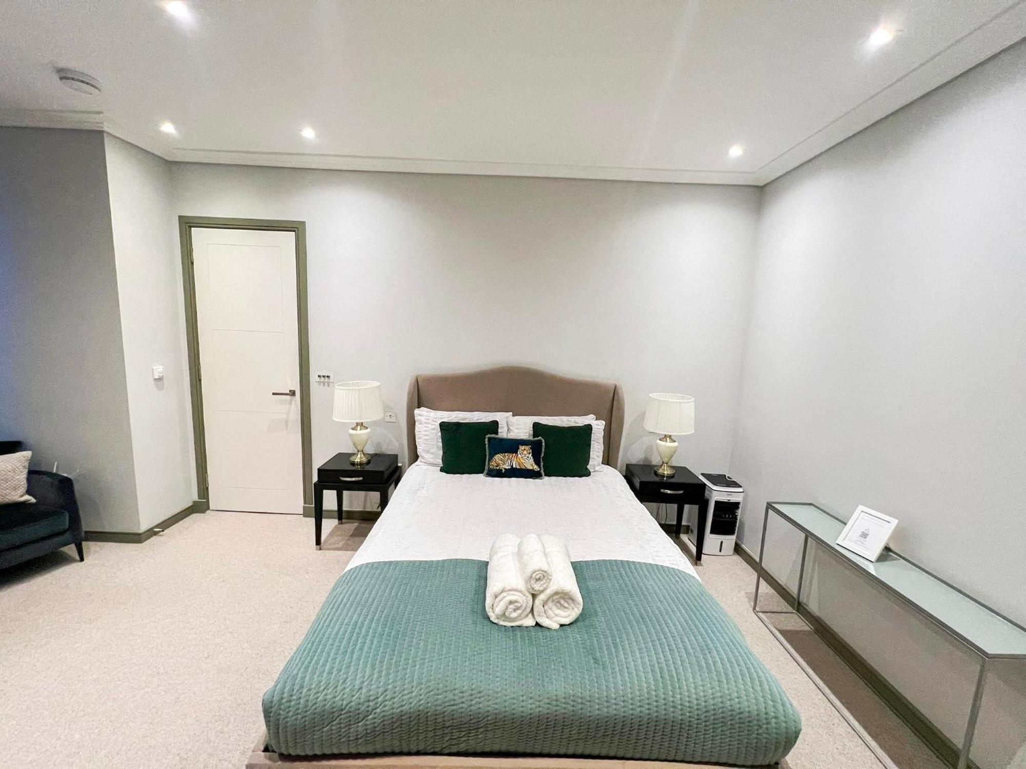 Posh 3 Bedroom Flat With Terrace And Indoor Fireplace In Mayfair, Near Hyde Park London Kültér fotó
